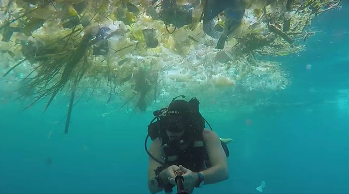 plastico en bali