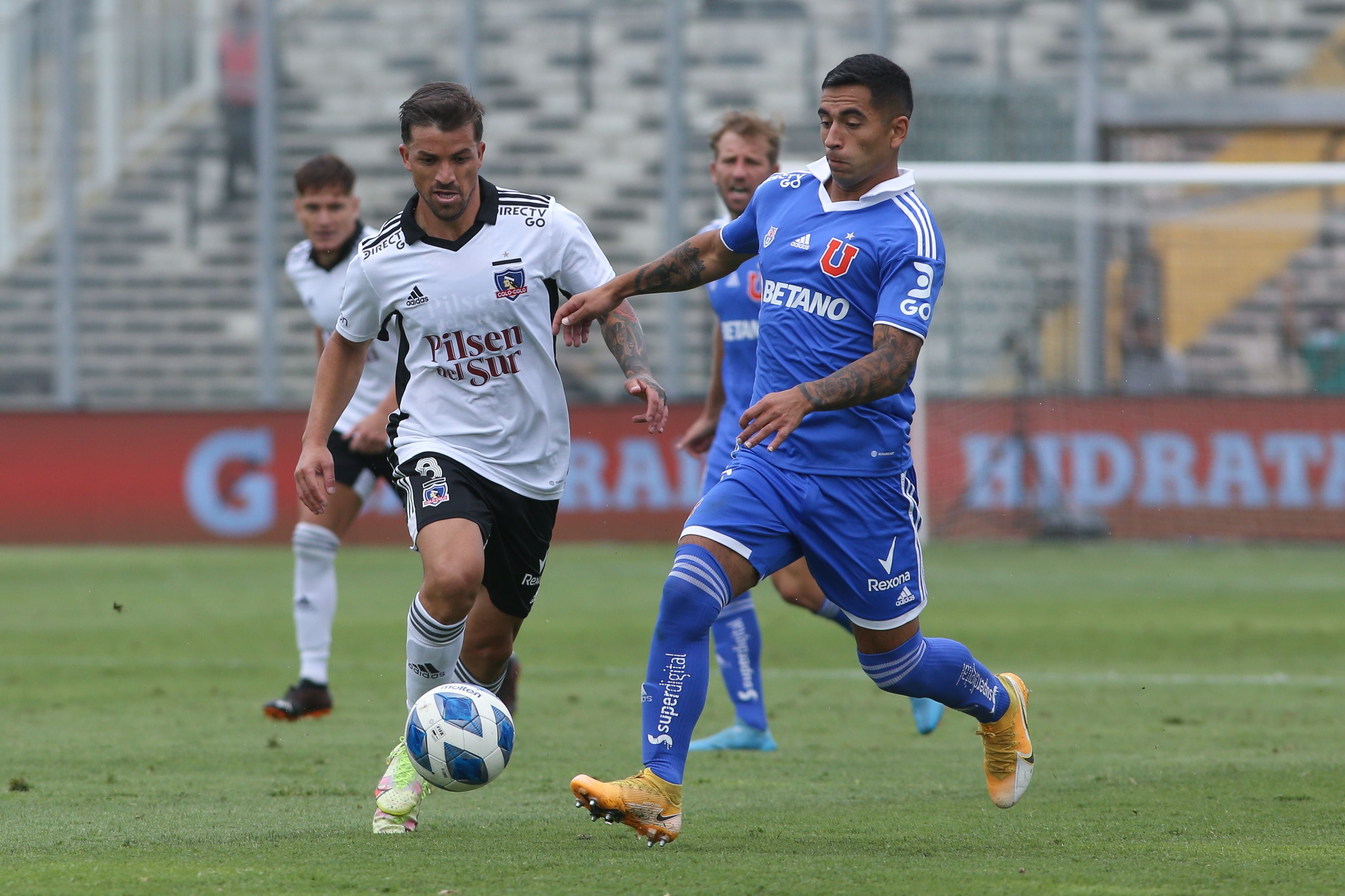 Gabriel Costa y Yonathan Andía, en el Superclásico jugado en el Monumental