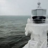 Sorprendentes heladas congelan faro del Lago Michigan