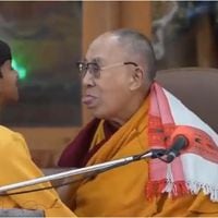 Esto fue lo que dijo el niño que fue “besado” por el Dalai Lama