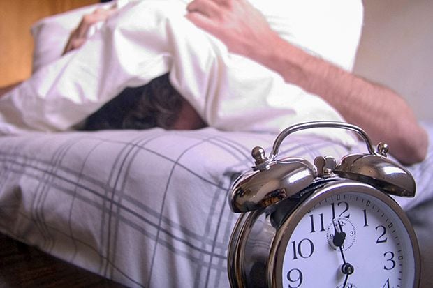 Insomnio, irritabilidad y riesgo de infarto: los peligros del cambio de hora