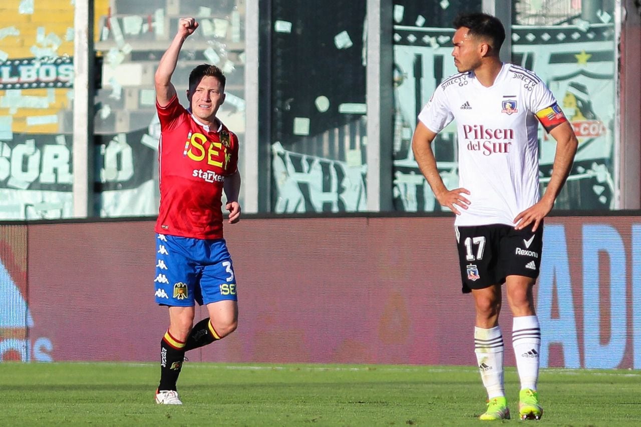 Alejandro Chumacero celebra el gol que le anotó a Colo Colo