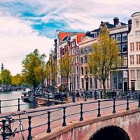 Ámsterdam prohibirá la construcción de nuevos edificios hoteleros para luchar contra el turismo de masas