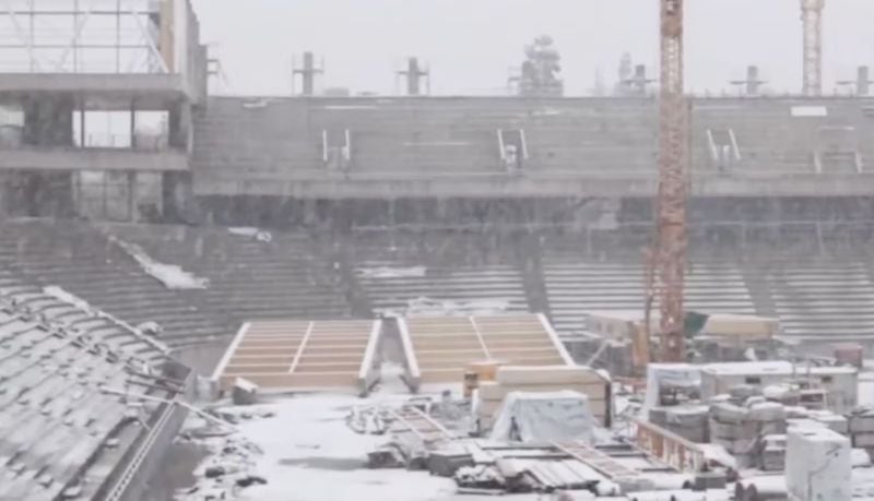Universidad Católica mostró los avances del nuevo estadio en medio de la caída de nieve.