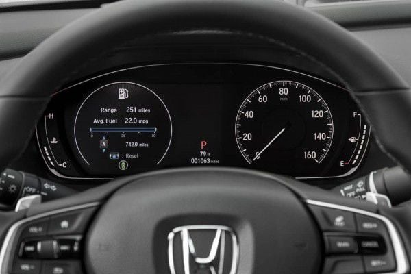 2018_Honda_Accord_2.0T_116-min-600x400.jpg