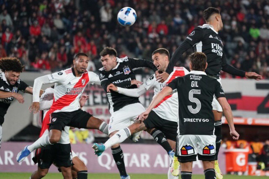 Colo Colo ante River Plate, en la última Copa Libertadores.