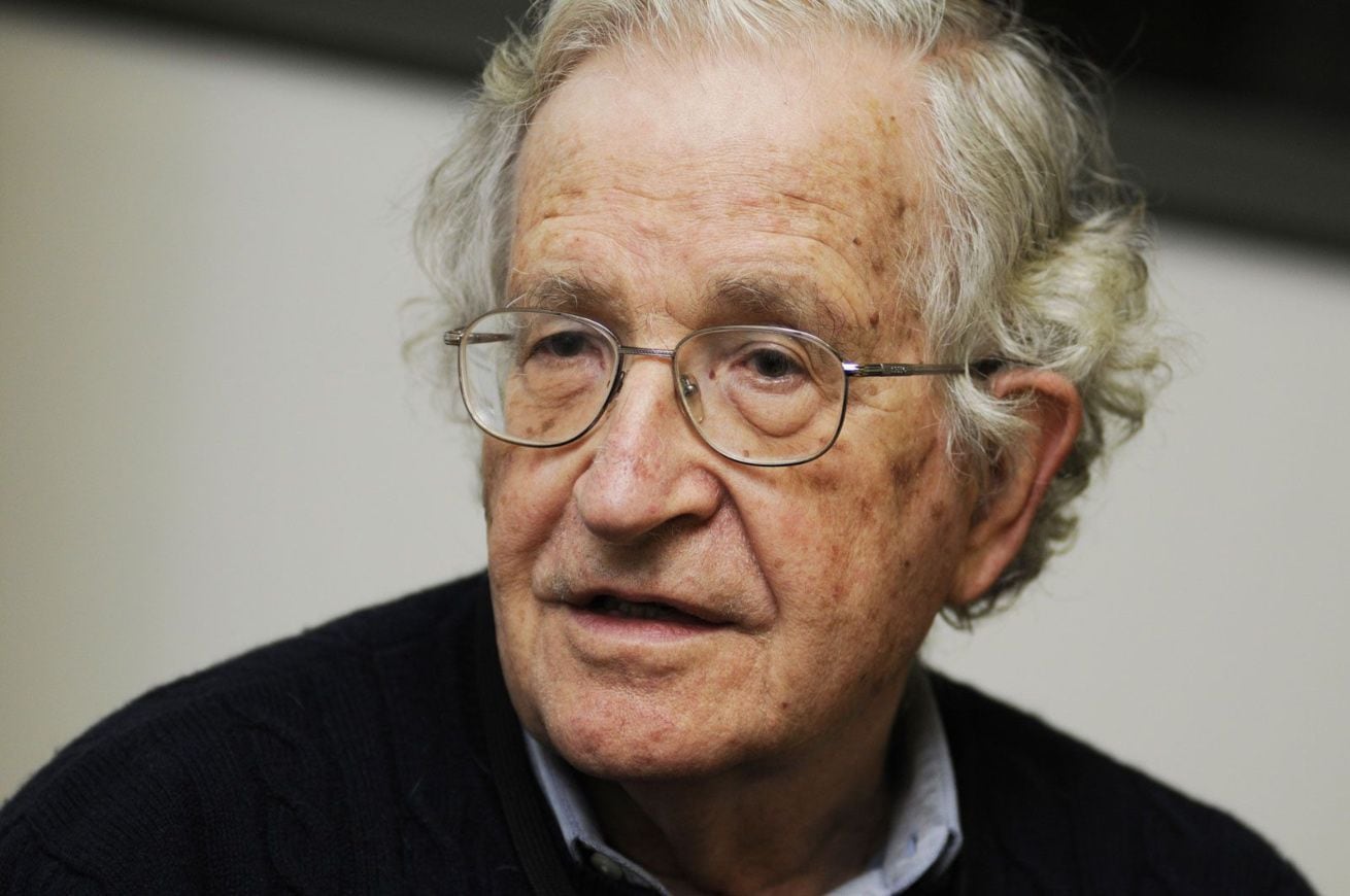 La alarmante visión de Noam Chomsky sobre la Inteligencia Artificial de ChatGPT