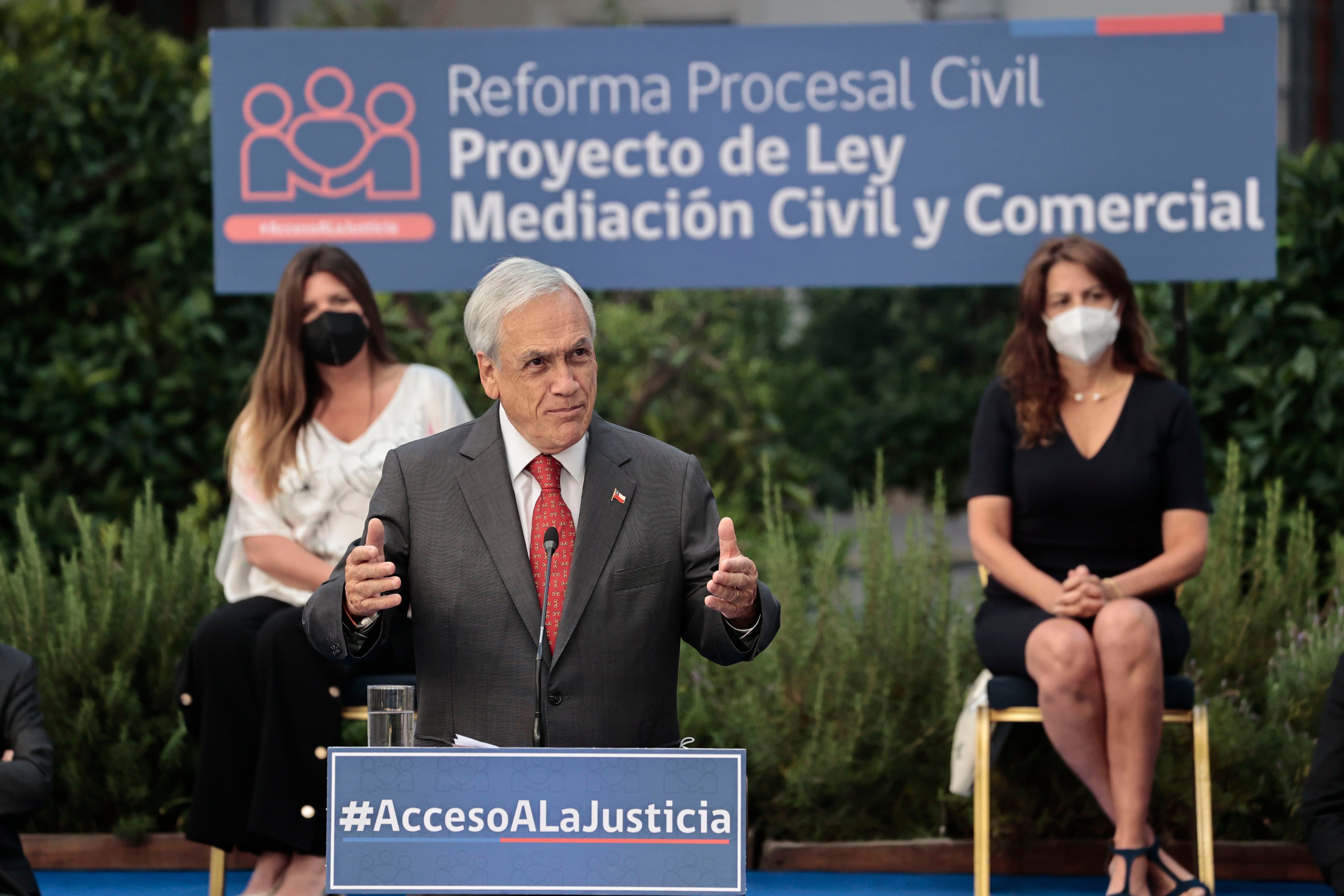 Presidente Piñera firma proyecto de ley que regula la mediación civil y comercial