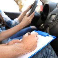 Transportes anuncia nuevo examen teórico y libro de estudio para la obtención de licencia de conducir