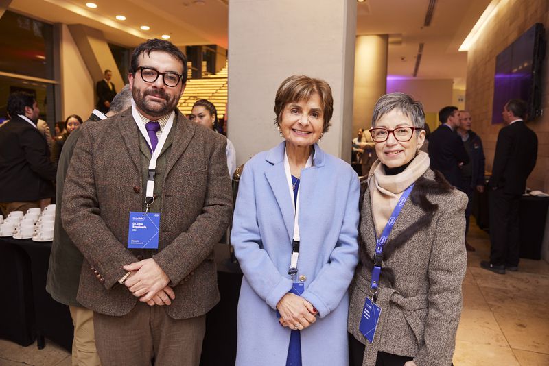 Roche reúne a profesionales y líderes de la salud en torno al cuidado de los pacientes