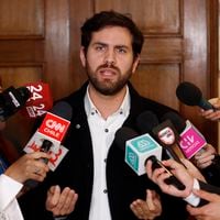 Diputado Ibáñez (FA) defiende voto obligatorio con sanción económica y se desmarca de críticas de Winter
