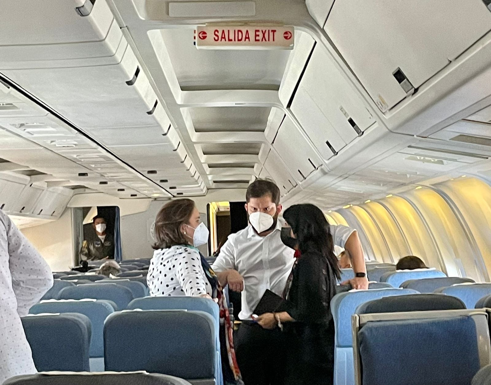 Foto de Gabriel Boric en avión presidencial