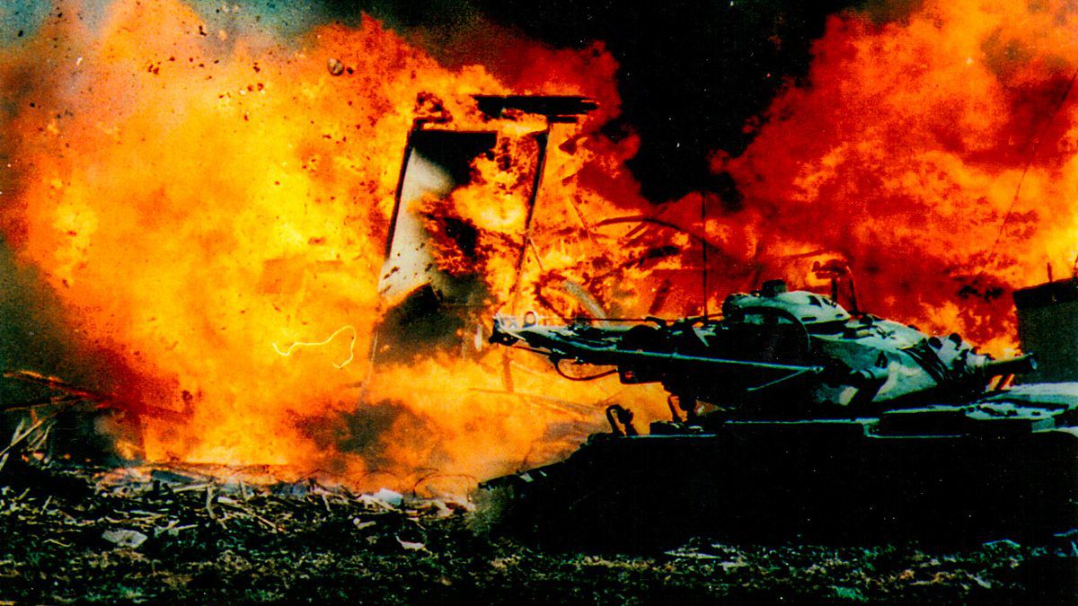 Fanáticos religiosos, tanques Abrams y casi dos meses de asedio: la masacre de Waco, una historia del apocalipsis texano