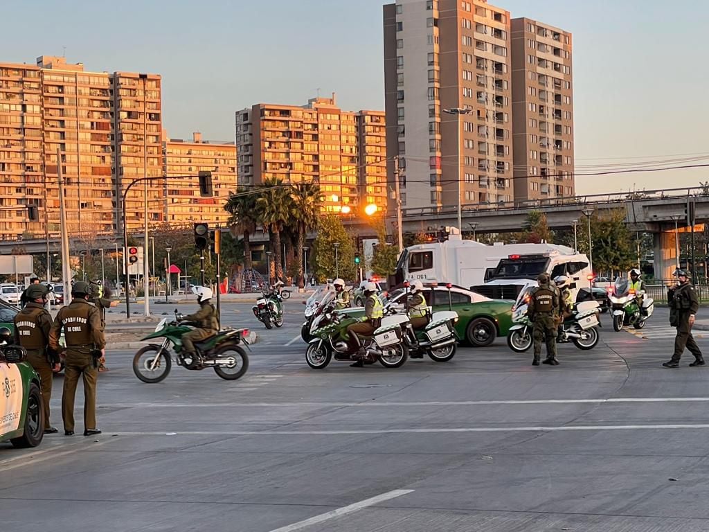 El despliegue policial partió en las avenidas  cercanas al estadio Monumental.