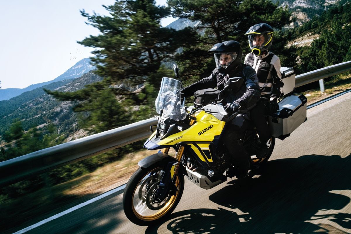 Suzuki V-Strom 800 DE y la GSX-8S.