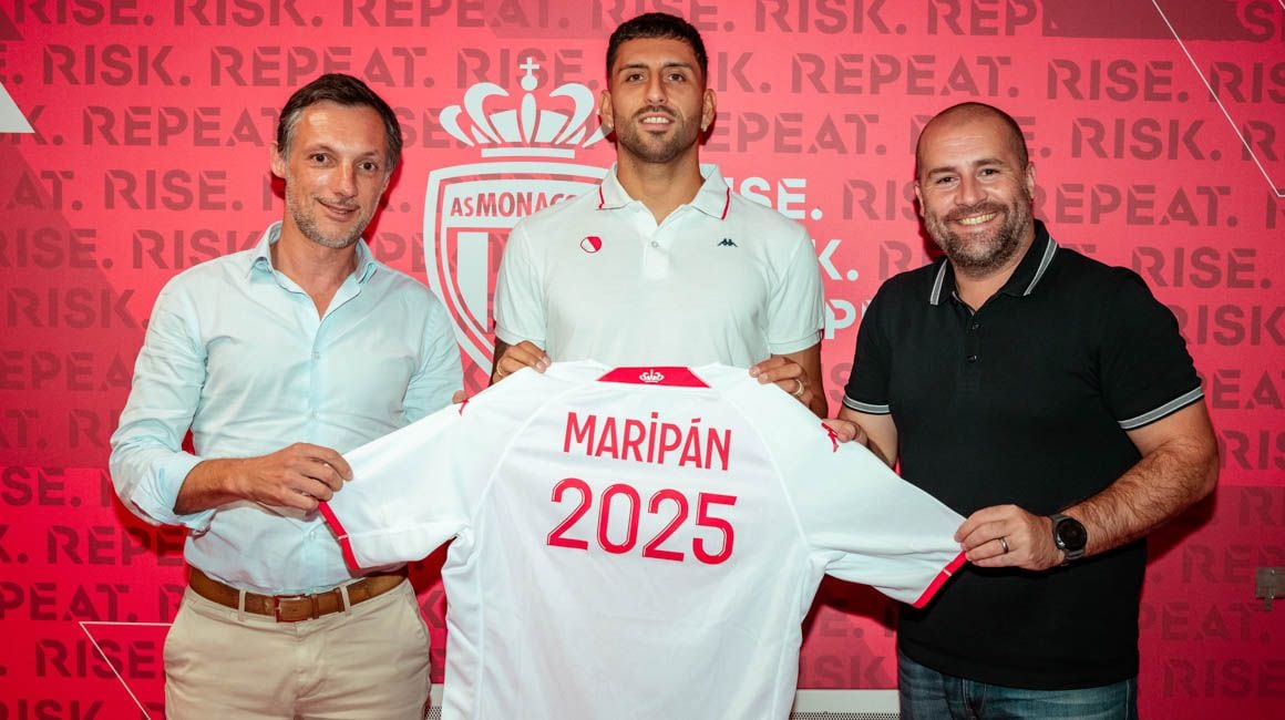 Guillermo Maripán posa con la camiseta del Monaco, tras su renovación