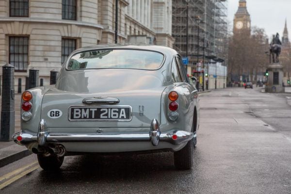 Aston-Martin-DB5-James-Bond-Goldfinger-5-600x400.jpg