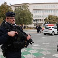 Ataque con cuchillo en liceo francés deja un profesor muerto
