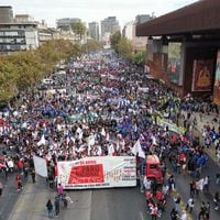 CUT realiza masiva marcha en Santiago