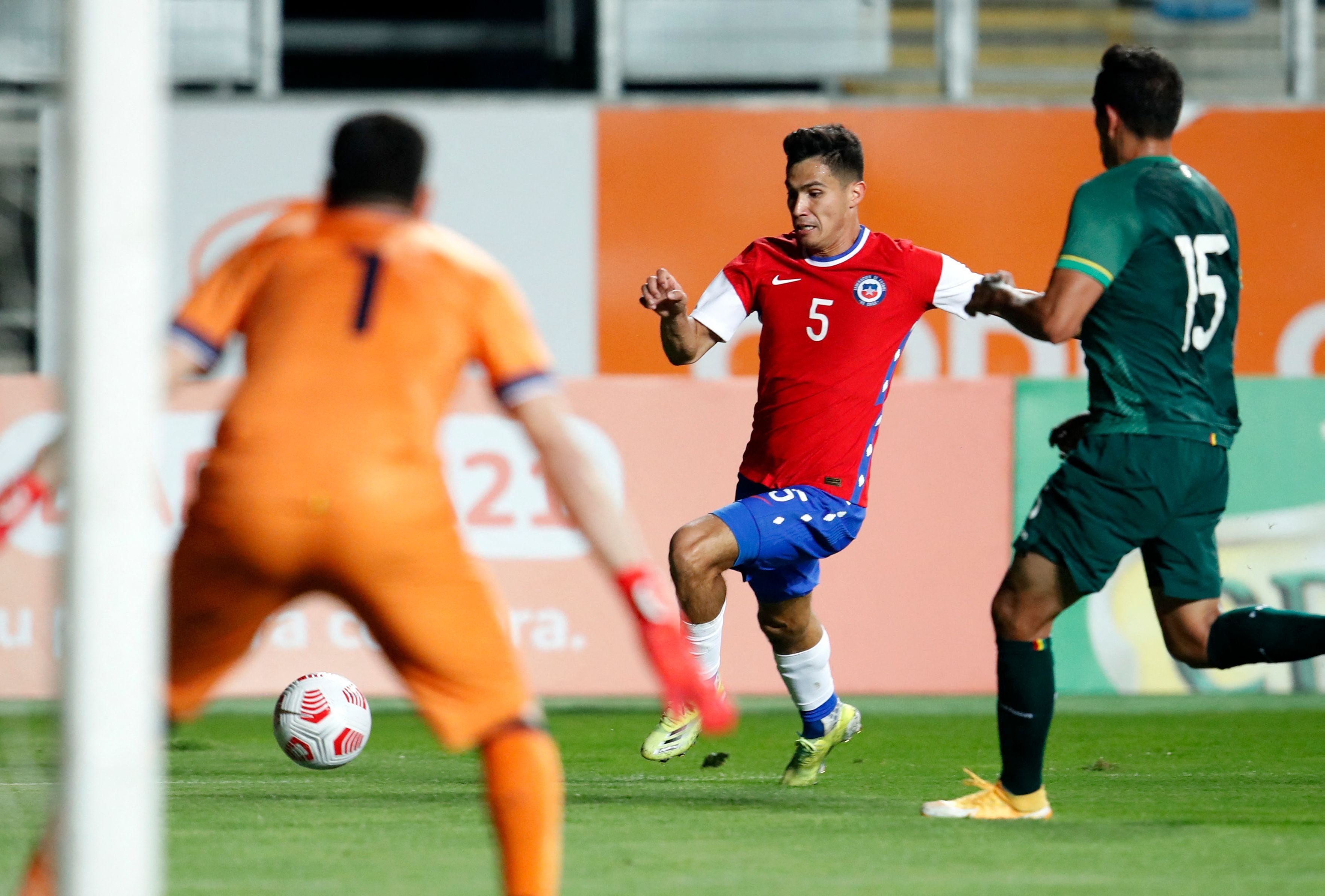 Pablo Galdames, en el amistoso ante Bolivia, por la Roja