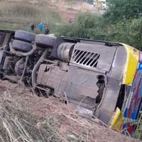 Accidente de bus en ruta hacia Panguipulli deja al menos 15 personas lesionadas