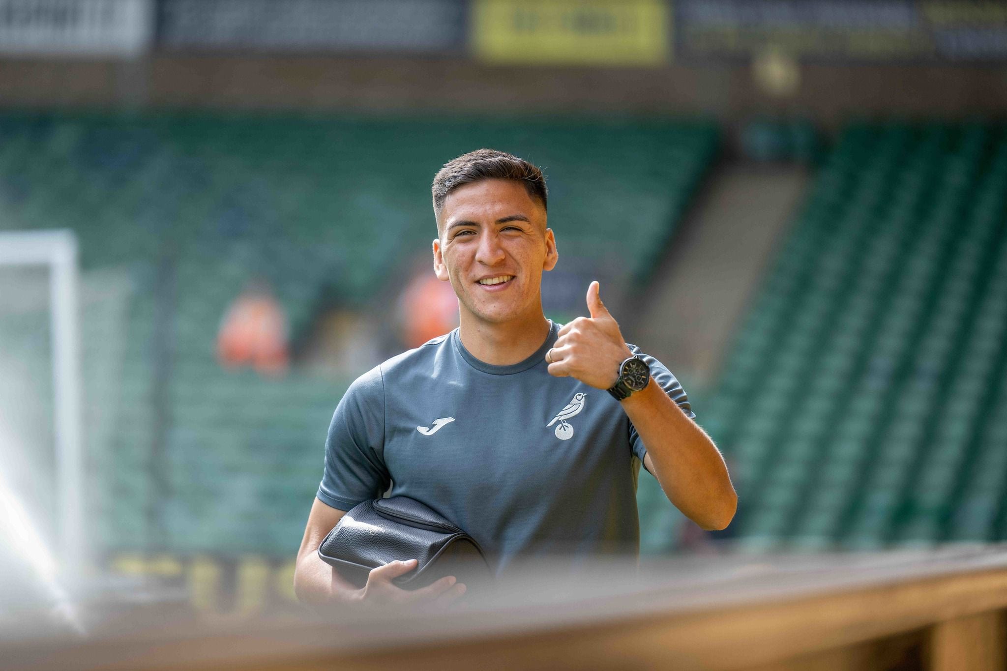 Marcelino Núñez en su llegada al estadio.