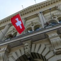 Suiza aprueba en referéndum una paga extra para pensionistas y rechaza retrasar la jubilación