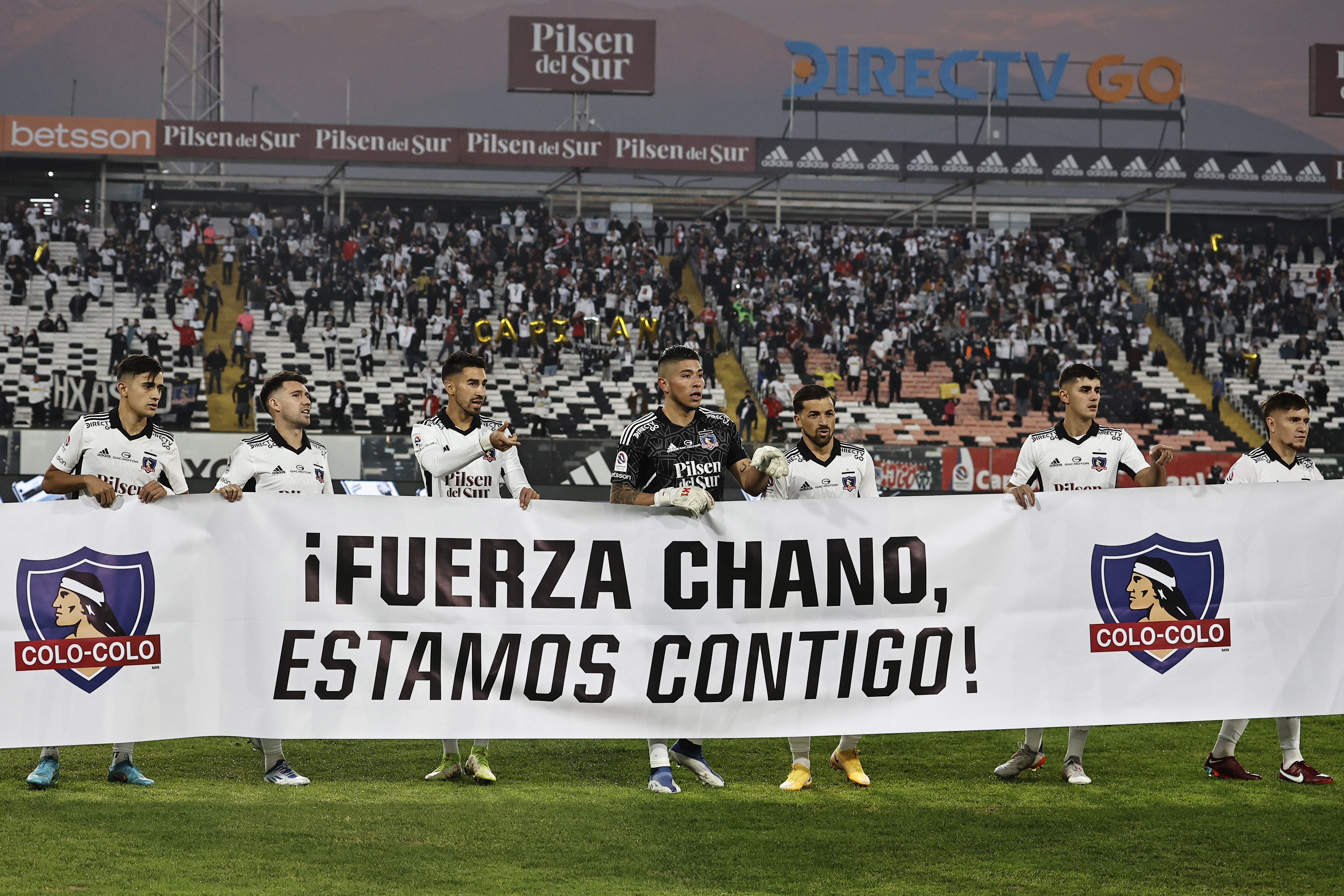 El plantel de Colo Colo posa con el mensaje de apoyo a Lizardo Garrido