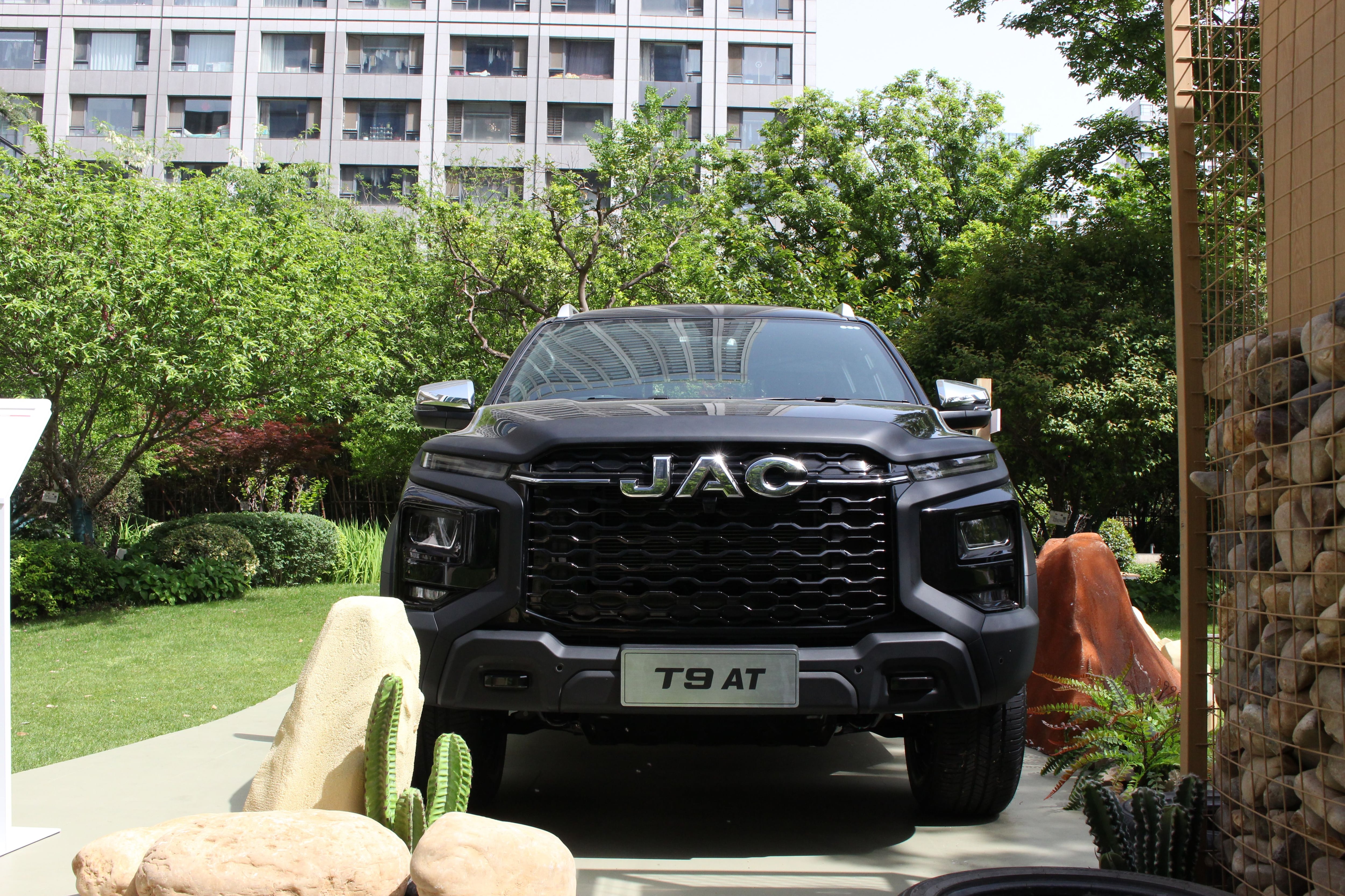 JAC T9