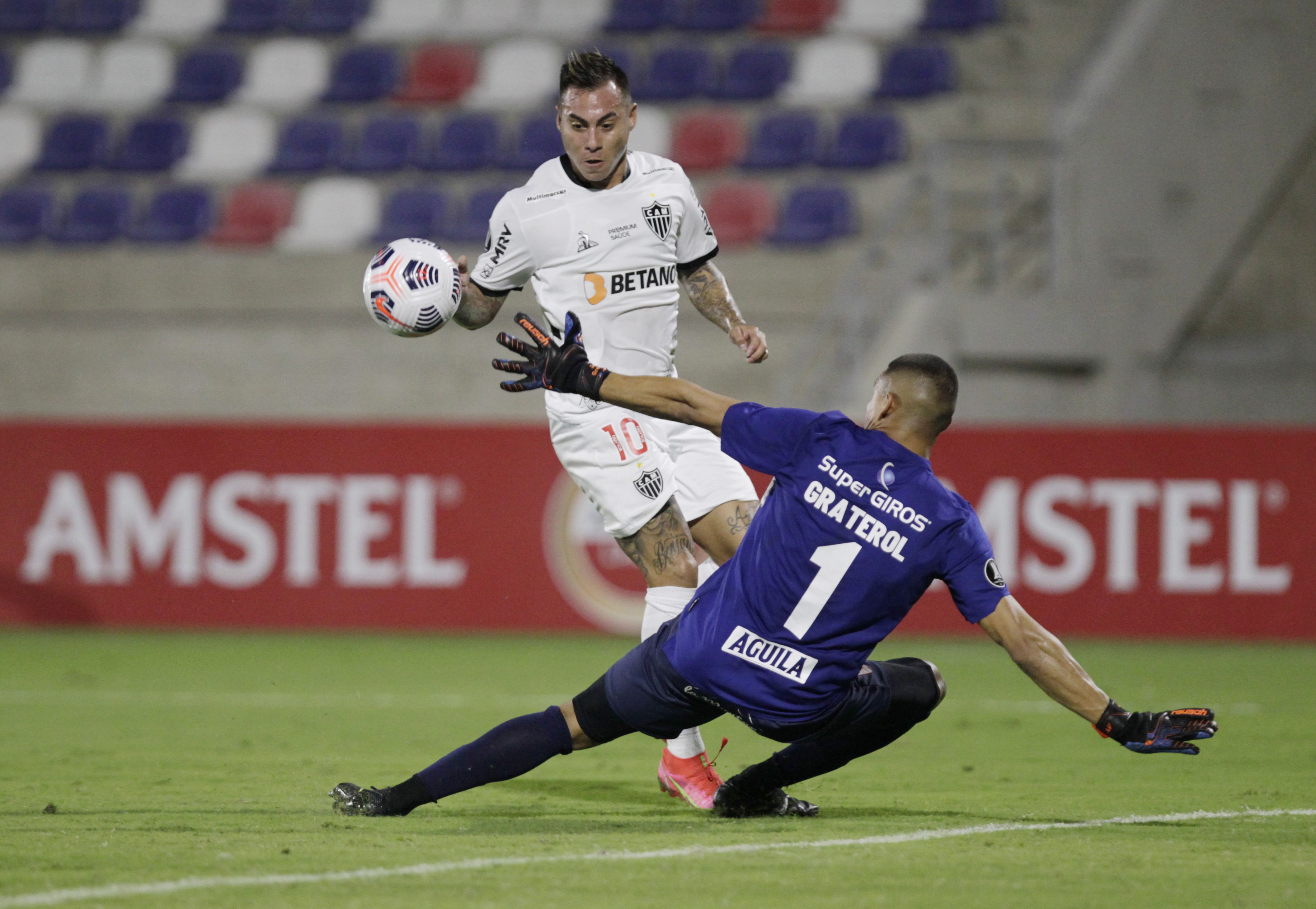 Eduardo Vargas anotó el tercer gol del Mineiro ante América de Cali, en la Copa Libertadores.