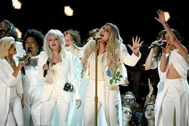 Kesha-Grammy-Performance
