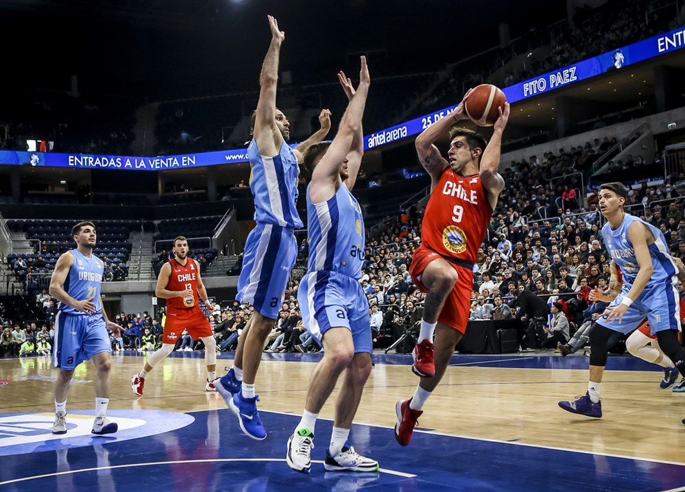 Chile cayó ante Uruguay por 75-65.