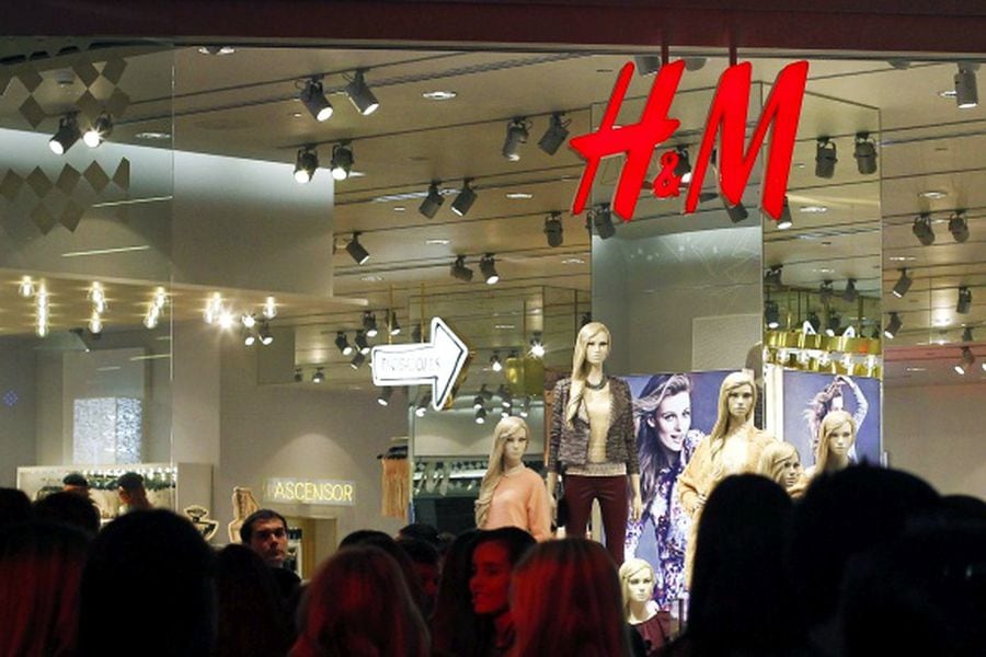 píldora abajo Problema H&M cierra tiendas en Sudáfrica por protestas de racismo - La Tercera