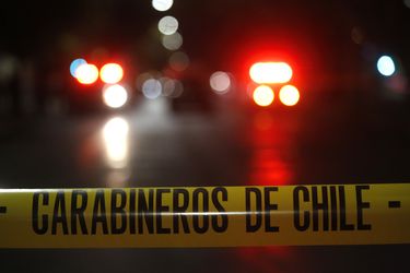 Carabineros realiza despliegue luego que funcionario fuera baleado en la cabeza durante una fiscalización en avenida Matta con Arturo Prat, en Santiago.