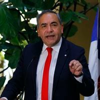 Fidel Espinoza señala que el acuerdo judicial con Giorgio Jackson no es para “un silencio recíproco”