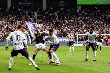 El Toulouse de Gabriel Suazo cayó ante el Lille.
