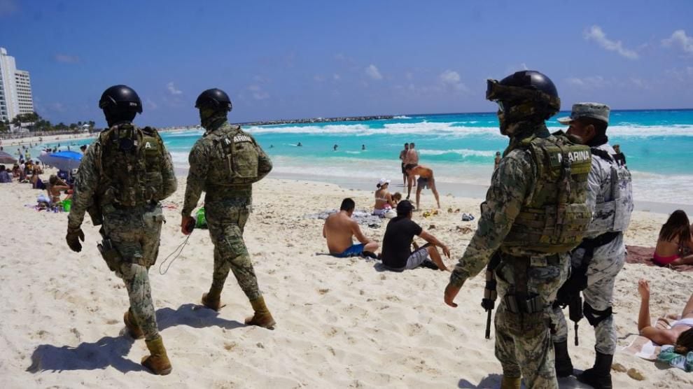 Militares en playas de México