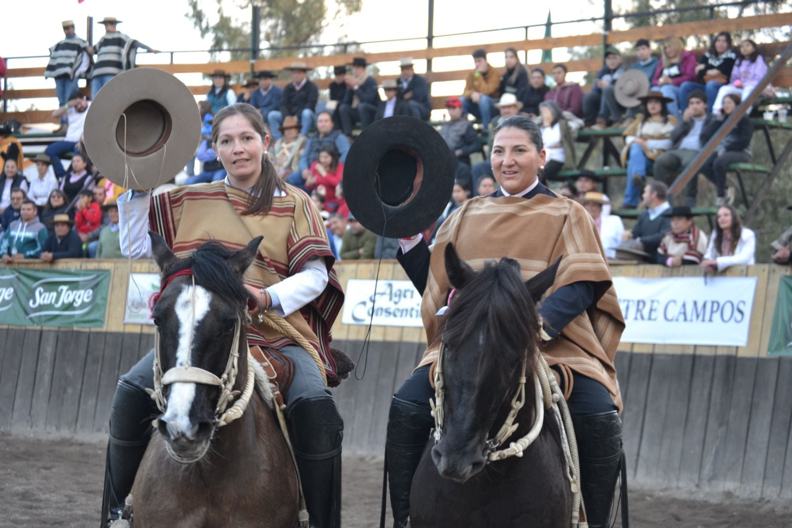 Marjorie Hermosilla y Yeny Troncoso