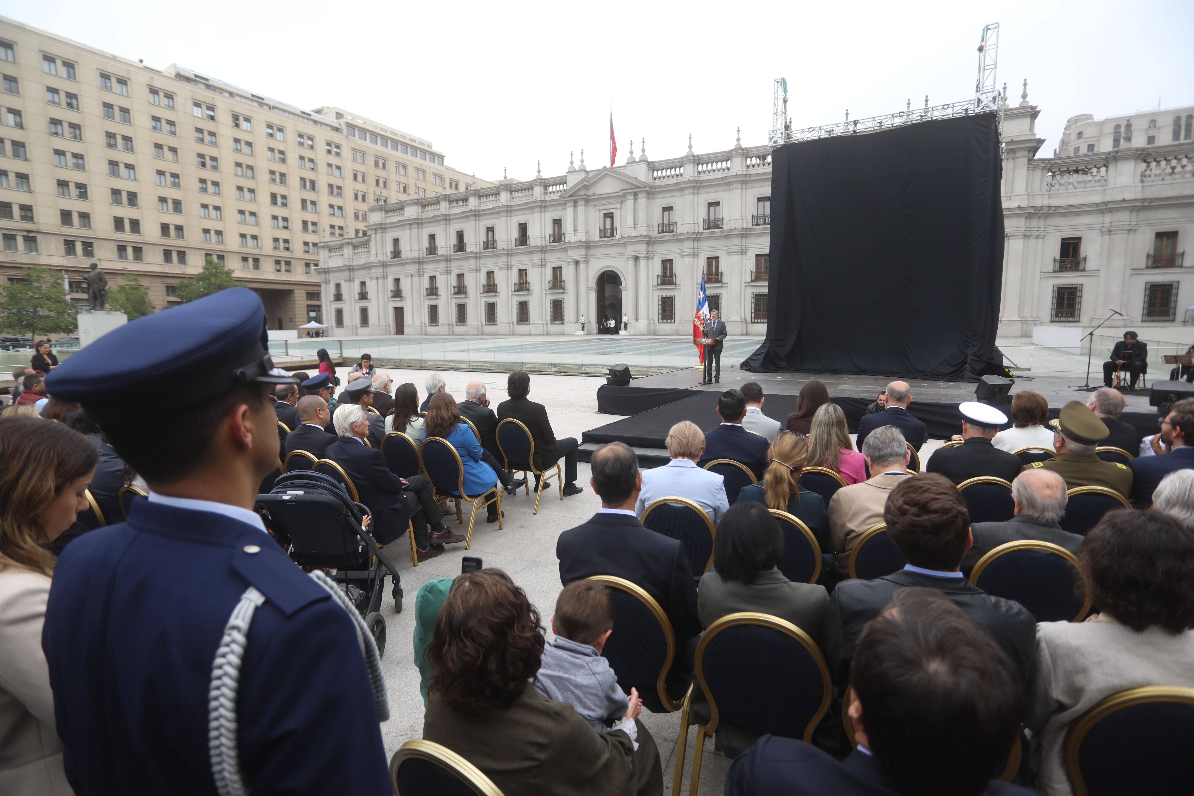 estatua homenaje patricio aylwin