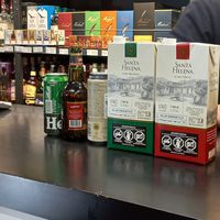 Seremi Salud RM fiscaliza cumplimiento de ley de etiquetado de alcoholes: multas pueden llegar a las 1.000 UTM
