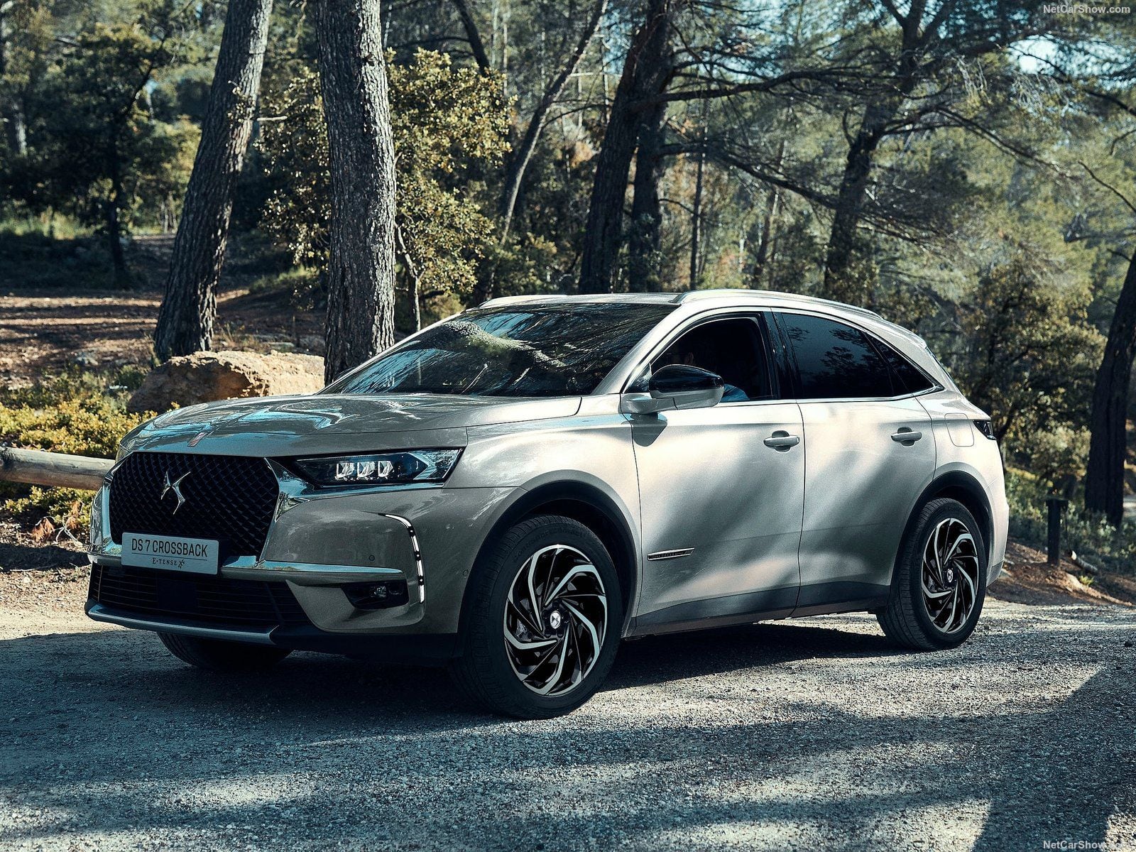 DS 7 Crossback E-Tense