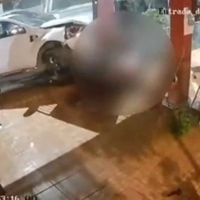 Hombre atropella y da muerte a delincuente que intentó robarle su camioneta