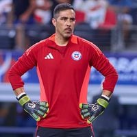El histórico récord que rompió Claudio Bravo en el empate entre la Roja y Perú