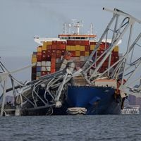 Barco que derribó puente en Baltimore estuvo en Chile en 2023 y recibió una “observación” de la Armada