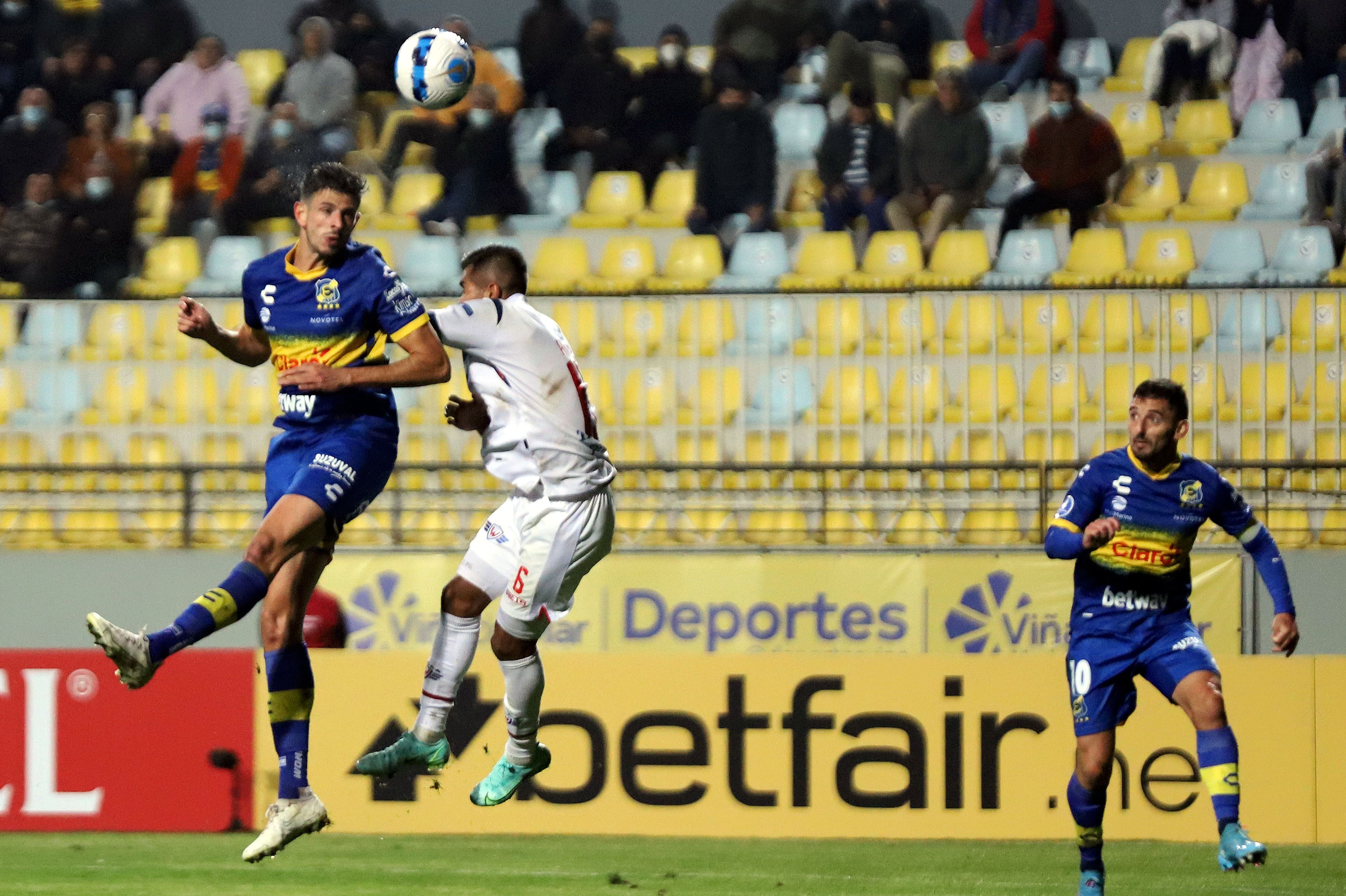 05 DE ABRIL DE 2022/VIÑA DEL MAR, durante el partido válido por la primera fecha de la fase de grupos de la Copa Conmebol Sudamericana, entre Everton y Jorge Wilstermann, disputado en el Estadio Sausalito de Viña del Mar
FOTO: MANUEL LEMA OLGUIN/AGENCIAUNO