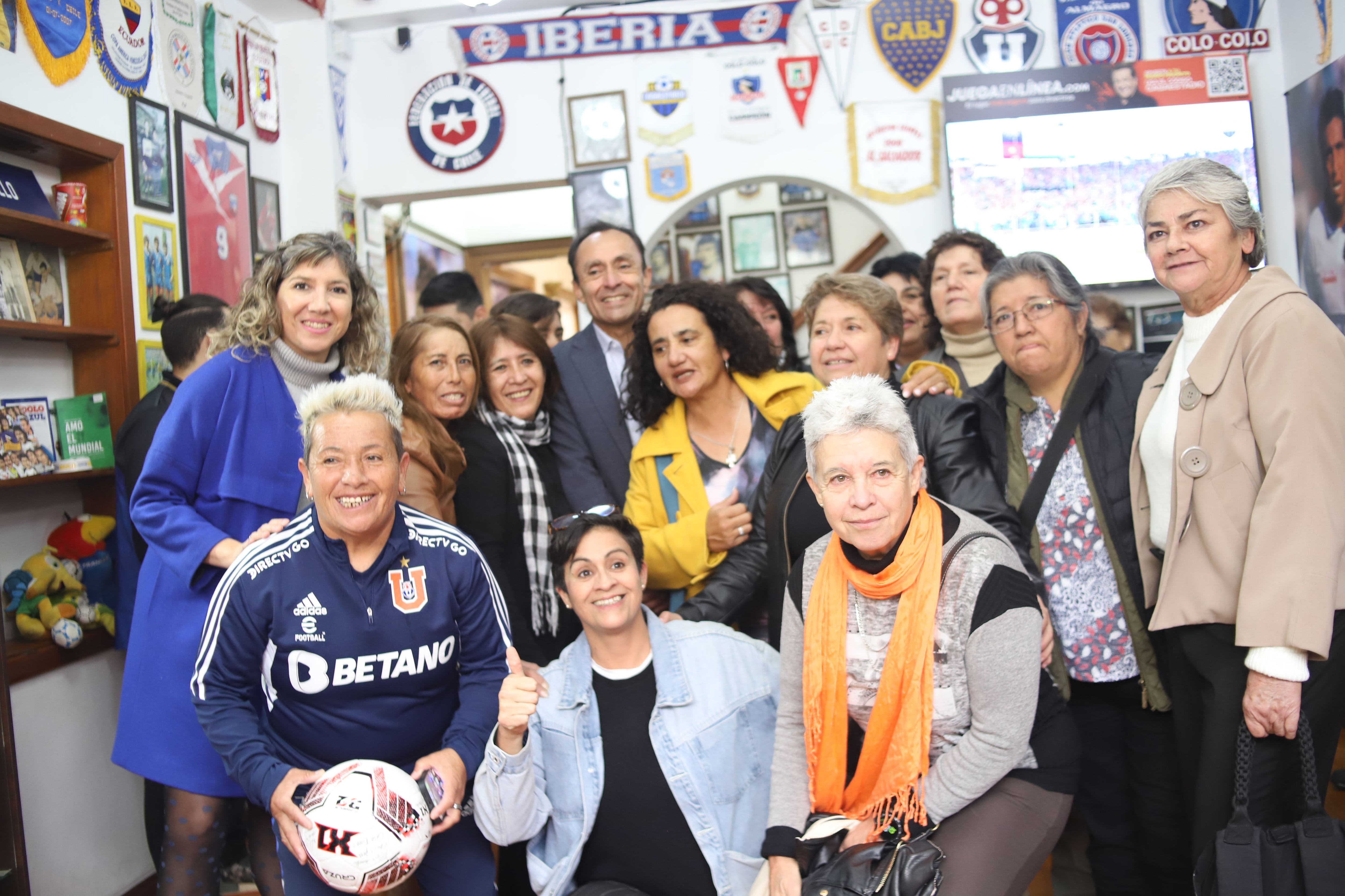 La Roja femenina en el homenaje recibido el viernes recién pasado.