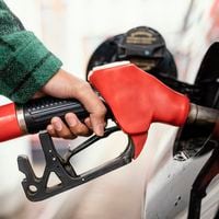 Los autos gastan más combustible de lo que las marcas dicen