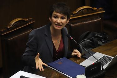 Carolina Tohá, ministra del Interior en sesión de sala del Senado. Foto: Manuel Lema / Agencia Uno.