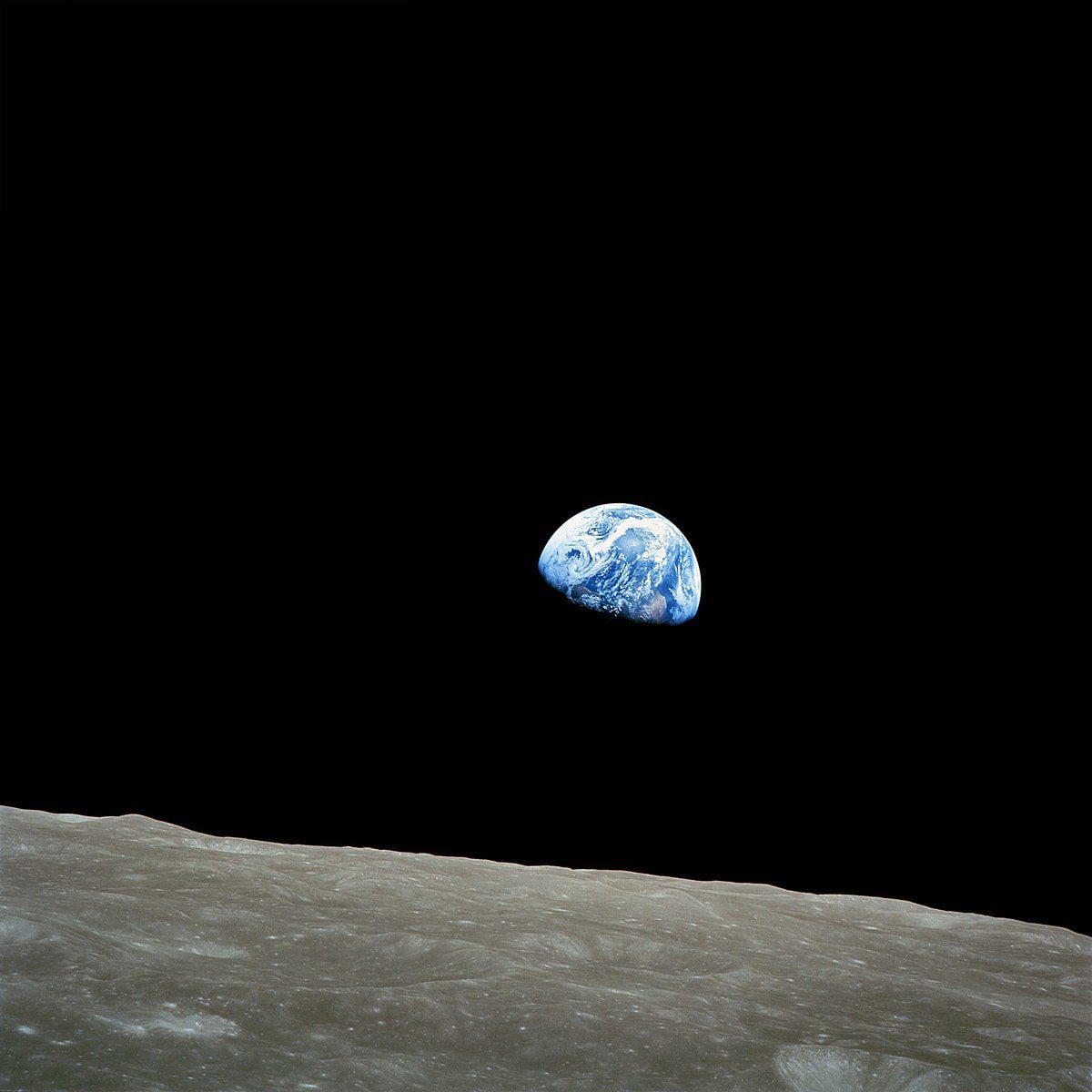 Earthrise capturó la Tierra en sombra parcial. NASA