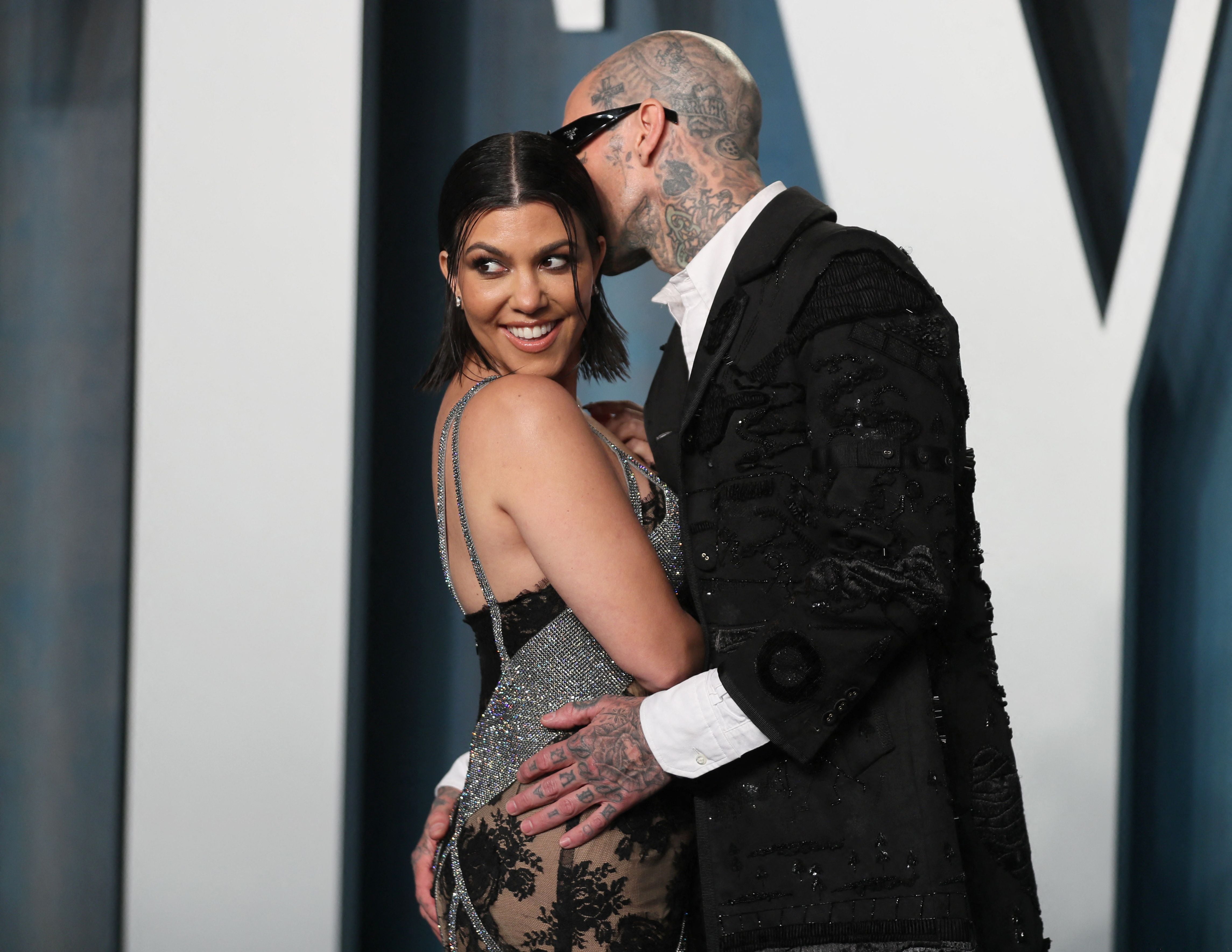 Así podrás ver la exclusiva boda de “lujo extremo” de Kourtney Kardashian y Travis Barker, baterista de Blink-182